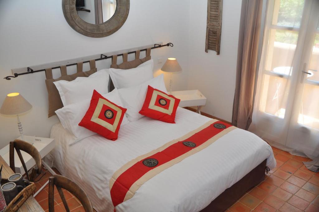 סן-מקסימין-לה-סנט-בום Le Clos Geraldy - Chambres D'Hotes De Charme, Piscine Et Spa חדר תמונה